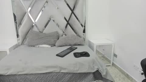 Snapshot of your_lady_milf chatting on February 25, 2025, 12:24 pm your_lady_milf online show from February 25, 2025, 12:24 pm