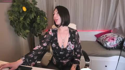 Snapshot of your_little_mom chatting on March 5, 2025, 3:51 pm Viky online show from March 5, 2025, 3:51 pm