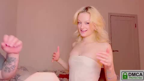 your_molly_mark online show from May 13, 2026, 9:55 pm