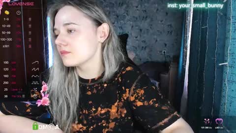 Snapshot of your_small_bunny chatting on September 22, 2025, 4:03 am Molly online show from September 22, 2025, 4:03 am