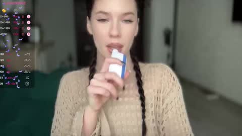 Mia  online show from February 11, 2025, 2:13 pm