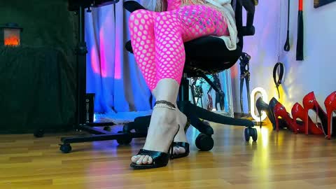 Snapshot of your_wild_amazon_forever chatting on May 11, 2026, 2:45 pm you can call baby Anna my goddess online show from May 11, 2026, 2:45 pm