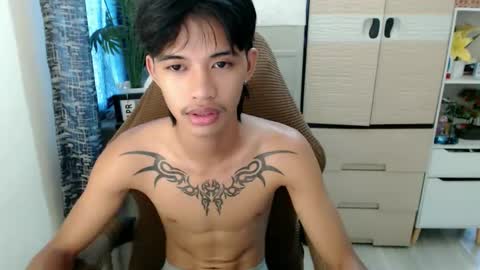 yourasian_eric online show from April 6, 2026, 2:53 am