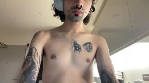 yourboo25 online show from April 22, 2026, 3:53 am