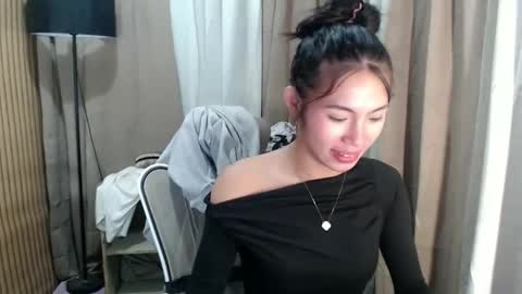 Snapshot of yourdreamgirlgwen chatting on May 16, 2026, 7:01 pm GWENI online show from May 16, 2026, 7:01 pm