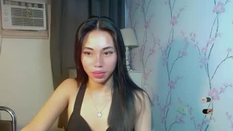 Snapshot of yourdreamgirlgwen chatting on June 11, 2026, 6:11 am GWENI online show from June 11, 2026, 6:11 am
