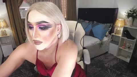 Snapshot of yourlivingonurdream chatting on December 26, 2024, 12:25 am -- online show from December 26, 2024, 12:25 am