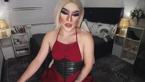 Snapshot of yourlivingonurdream chatting on January 1, 2025, 1:59 pm -- online show from January 1, 2025, 1:59 pm