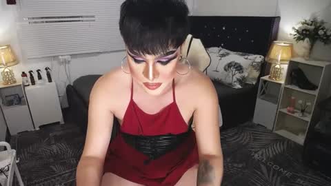 Snapshot of yourlivingonurdream chatting on January 11, 2025, 5:07 pm -- online show from January 11, 2025, 5:07 pm