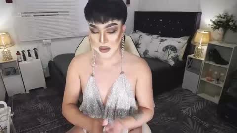 Snapshot of yourlivingonurdream chatting on January 12, 2025, 9:19 am -- online show from January 12, 2025, 9:19 am