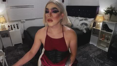 Snapshot of yourlivingonurdream chatting on January 14, 2025, 2:43 pm -- online show from January 14, 2025, 2:43 pm