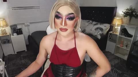 Snapshot of yourlivingonurdream chatting on January 16, 2025, 2:41 pm -- online show from January 16, 2025, 2:41 pm