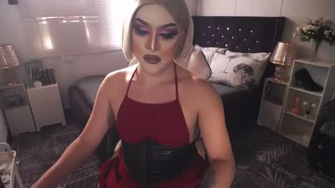 Snapshot of yourlivingonurdream chatting on January 19, 2025, 12:06 am -- online show from January 19, 2025, 12:06 am