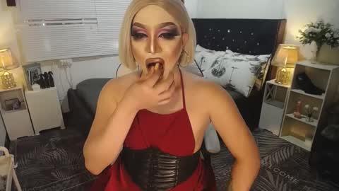 Snapshot of yourlivingonurdream chatting on January 23, 2025, 8:36 am -- online show from January 23, 2025, 8:36 am