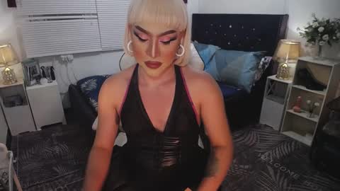 Snapshot of yourlivingonurdream chatting on February 17, 2025, 2:26 pm -- online show from February 17, 2025, 2:26 pm