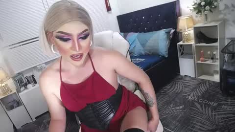 Snapshot of yourlivingonurdream chatting on February 19, 2025, 2:01 pm -- online show from February 19, 2025, 2:01 pm