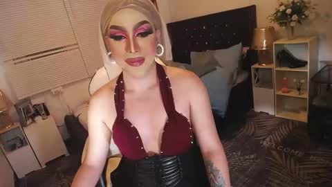 Snapshot of yourlivingonurdream chatting on March 2, 2025, 5:14 pm -- online show from March 2, 2025, 5:14 pm