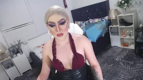 Snapshot of yourlivingonurdream chatting on March 6, 2025, 3:45 pm -- online show from March 6, 2025, 3:45 pm