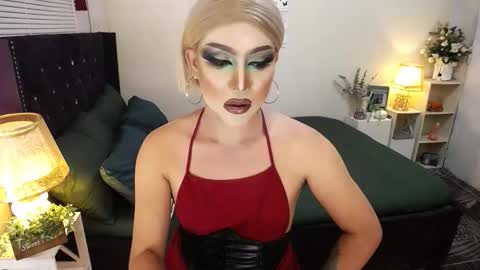 Snapshot of yourlivingonurdream chatting on September 15, 2025, 7:41 am -- online show from September 15, 2025, 7:41 am