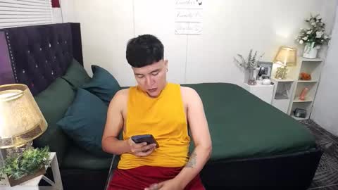 Snapshot of yourlivingonurdream chatting on September 30, 2025, 12:59 am -- online show from September 30, 2025, 12:59 am