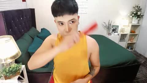 Snapshot of yourlivingonurdream chatting on October 2, 2025, 2:29 am -- online show from October 2, 2025, 2:29 am