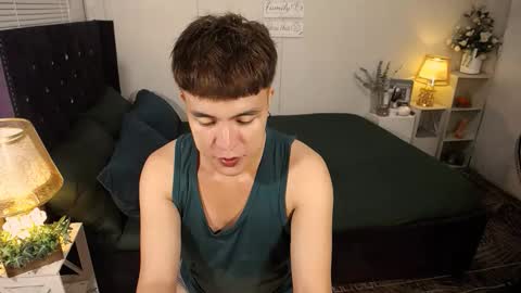 Snapshot of yourlivingonurdream chatting on October 12, 2025, 4:28 pm -- online show from October 12, 2025, 4:28 pm