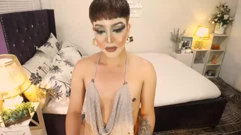 Snapshot of yourlivingonurdream chatting on October 18, 2025, 8:26 am -- online show from October 18, 2025, 8:26 am