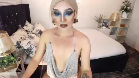 Snapshot of yourlivingonurdream chatting on November 9, 2025, 7:17 am -- online show from November 9, 2025, 7:17 am