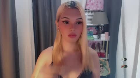 Snapshot of yourlovekylie chatting on June 30, 2026, 9:10 am KYLIE MORE online show from June 30, 2026, 9:10 am