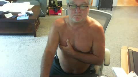 Snapshot of yourpoppi55 chatting on August 1, 2026, 12:15 pm yourpoppi55 online show from August 1, 2026, 12:15 pm
