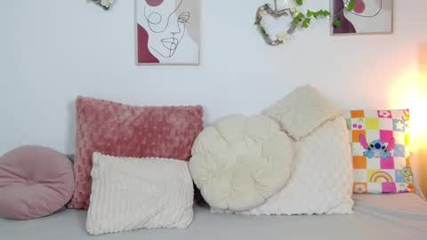 yours_goddess online show from September 25, 2025, 5:55 am