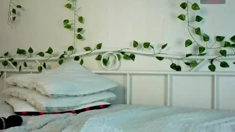 Scarlett online show from May 7, 2026, 1:27 pm