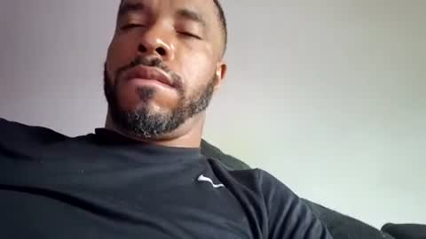yoursexydaddy8181 online show from June 18, 2026, 4:00 pm