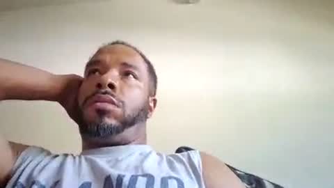 yoursexydaddy8181 online show from August 4, 2026, 7:05 pm