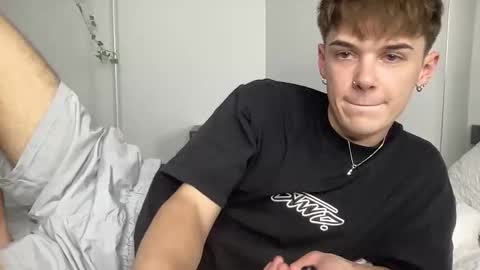 yoursweetyguy online show from November 5, 2025, 2:06 pm