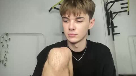 yoursweetyguy online show from December 19, 2025, 3:08 pm