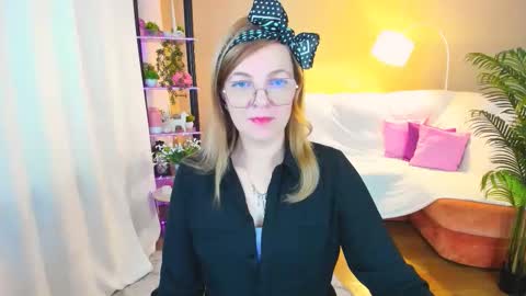 Snapshot of youruniverser chatting on September 24, 2025, 4:27 am Alice online show from September 24, 2025, 4:27 am