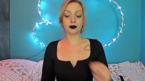 YourVenus00 -Follow my OF online show from February 9, 2025, 5:33 pm