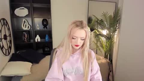 Snapshot of yourwhitefairy chatting on October 12, 2025, 10:09 pm Emily online show from October 12, 2025, 10:09 pm