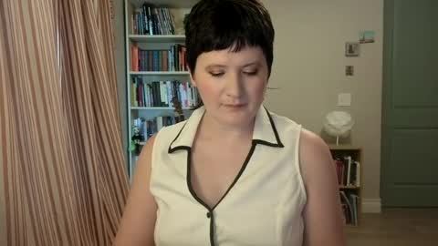Rose Noire online show from July 17, 2026, 6:46 pm