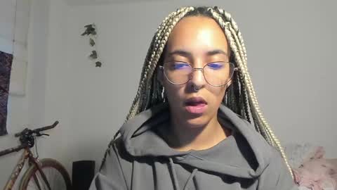 elizabeth  ju   online show from December 27, 2024, 10:59 pm