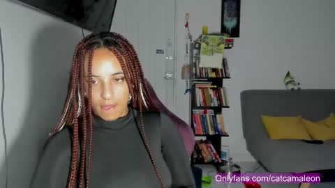 elizabeth  ju   online show from May 18, 2026, 1:24 am