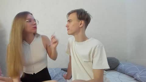 Snapshot of yueslang chatting on February 17, 2025, 7:10 pm Yue Lang and Samm online show from February 17, 2025, 7:10 pm