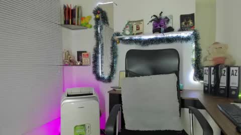 Snapshot of yukiodavis chatting on December 6, 2024, 1:40 am Yukio Davis online show from December 6, 2024, 1:40 am