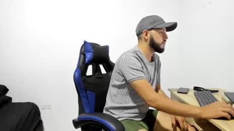 Snapshot of yulian0920 chatting on November 13, 2025, 4:33 am YULIAN online show from November 13, 2025, 4:33 am