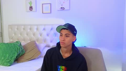 yulian_vasquez online show from February 3, 2026, 12:21 pm