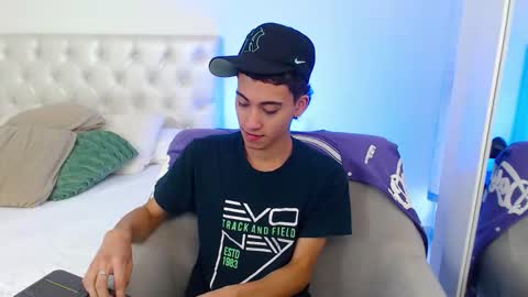 yulian_vasquez online show from February 17, 2026, 7:20 pm