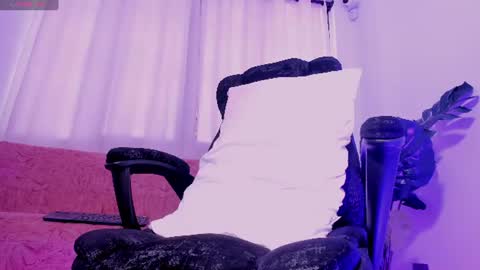 yulieth_x online show from June 11, 2026, 2:37 pm