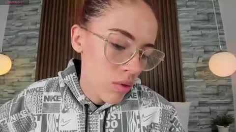 yulievans online show from October 13, 2025, 7:25 pm