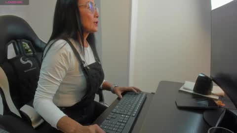 Y U L I T Z A online show from November 22, 2025, 11:31 am